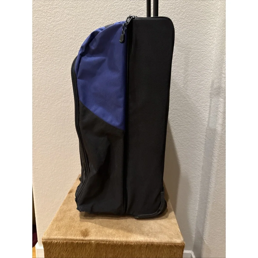 InGear Rolling Suitcase Blue Black Softside Travel Luggage‎ Upright